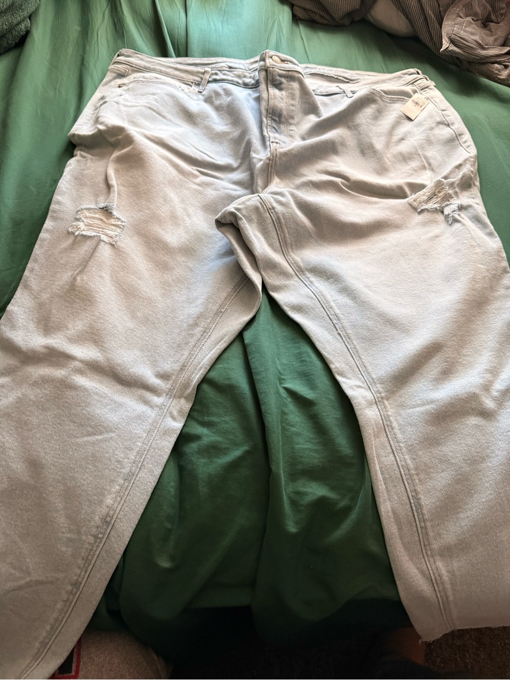 women’s distressed skinny jeans